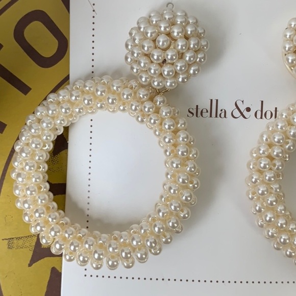 Stella & Dot | Oh Ya Gold + Pearl Drop Statement Earrings - Picture 11 of 13